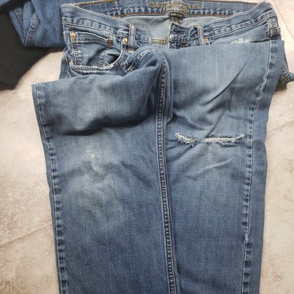 AEO American Eagle Distressed Holey Jeans Relaxed Straight Ripped Size 36 X 32 - Picture 9 of 15